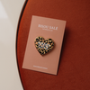 Pin’s Mama Love en forme de cœur motif léopard – bijou fantaisie tendance pour maman – Breizh Club
