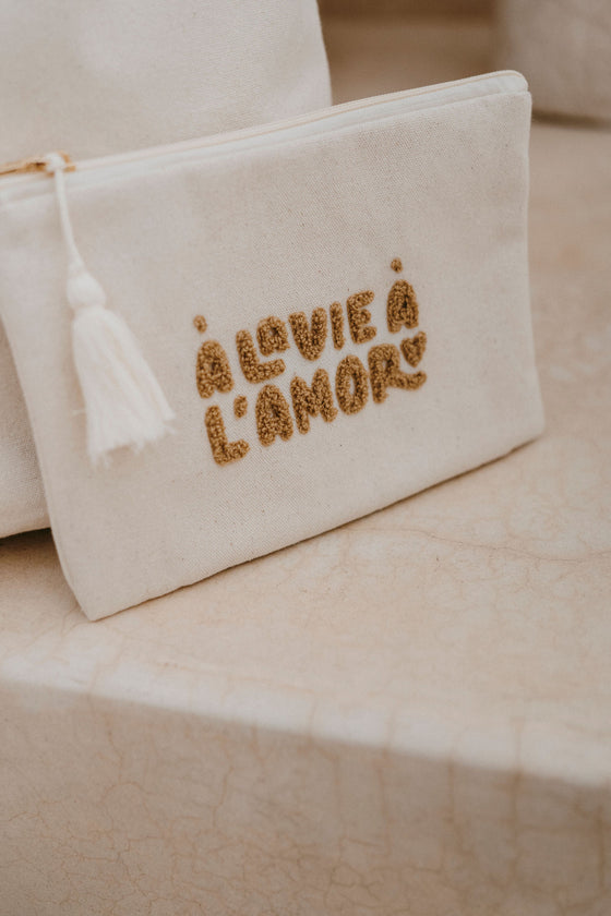 Pochette blanche en coton bio À la vie à l’amour avec broderie Zakuw