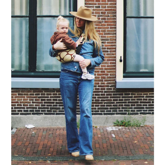 Porte-bébé ergonomique motif boho beige et marron Wildride