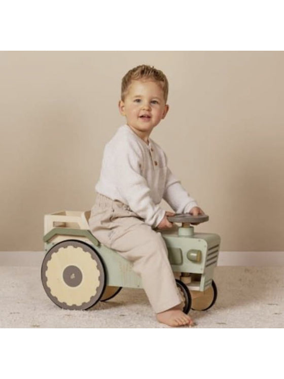 porteur tracteur little farm little dutch. Le tracteur marcheur à 4 roues favorise la motricité et l'équilibre. Votre enfant peut conduire le tracteur en position assise et se tenir au volant, ou l'utiliser comme support stable pour faire ses premiers pas. 