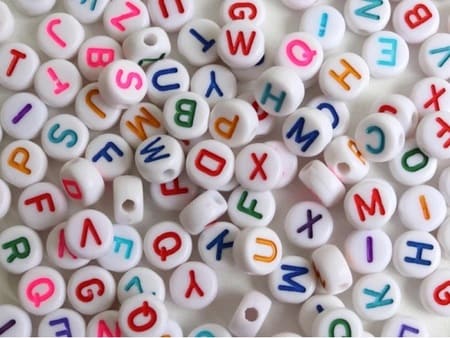 Boite de perles lettres - Multicolores - La petite épicerie
