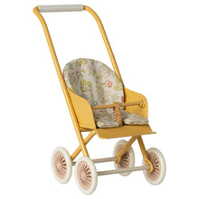  Poussette miniature jaune Maileg avec assise fleurie – accessoire pour souris