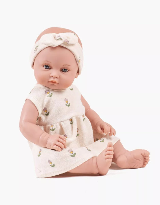 Robe Faustine sans manches en éponge imprimé fleurs douces avec headband pour poupées Bambinis Minikane