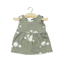  Robe Faustine sans manches en jersey vert à marguerites pour poupées Gordis Minikane – tenue fleurie pour jeux d’imitation.