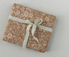 Rouleau papier cadeau Blossom ocre Maileg.