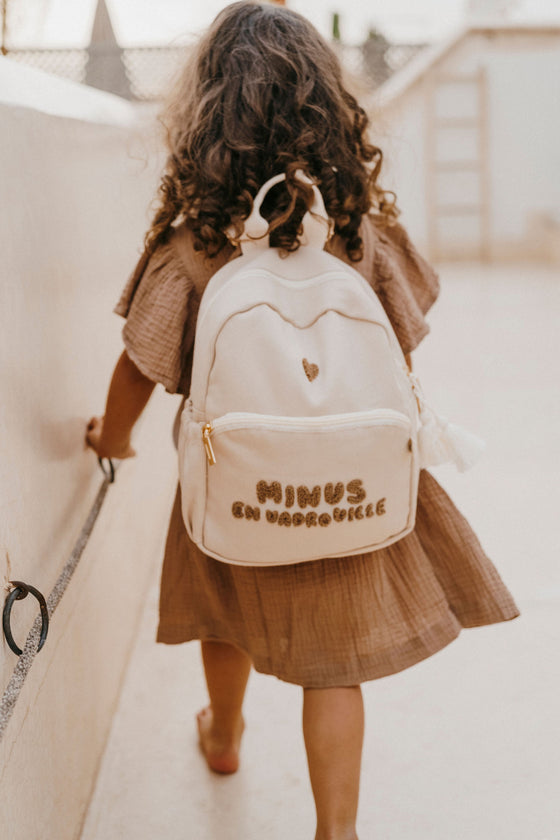 Sac à dos enfant beige brodé “Minus en vadrouille” Zakuw