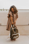 Sac à dos enfant kaki brodé “Minus en vadrouille” Zakuw