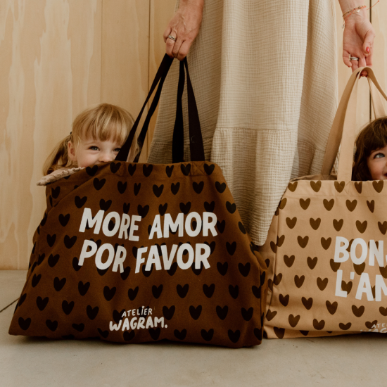 sac cabas XL Atelier Wagram More Amor Por Favor motif cœurs