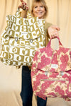Sac à dos enfant Apaches Luji motif Bloom Macadamia – tissu fleuri rose sur fond beige