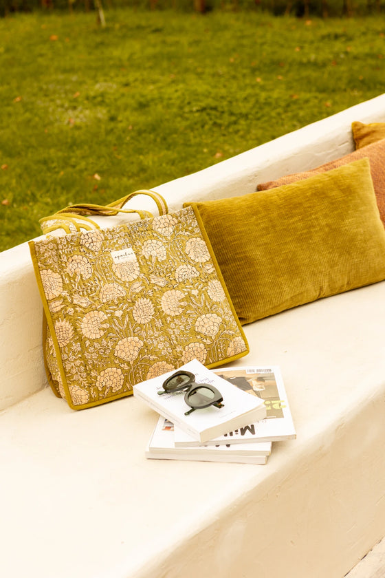 Sac Karan Pallavi Olive Apaches Collections - cabas matelassé à motif fleuri pour familles et enfants