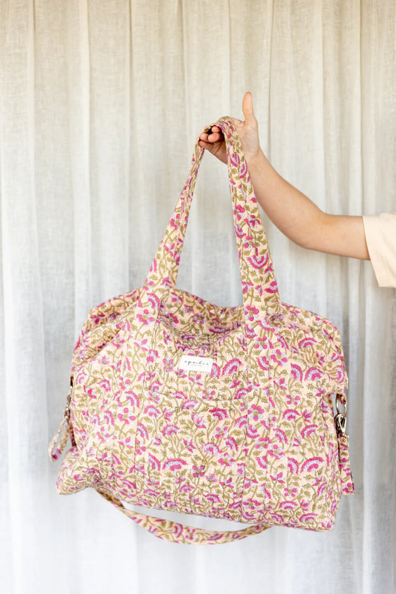 Sac à langer Thaïla Champêtre Aubergine Apaches Collections - sac familial chic et pratique motif fleuri