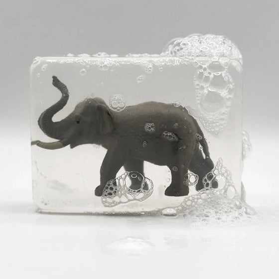 Savon transparent pour enfant avec figurine éléphant surprise à l’intérieur