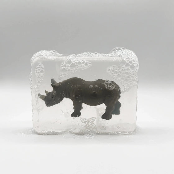 Savon transparent pour enfant avec figurine rhinocéros surprise à l’intérieur