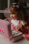 Coffret bijoux enfant Konges Slojd boîte rose ouverte avec bijoux fantaisie