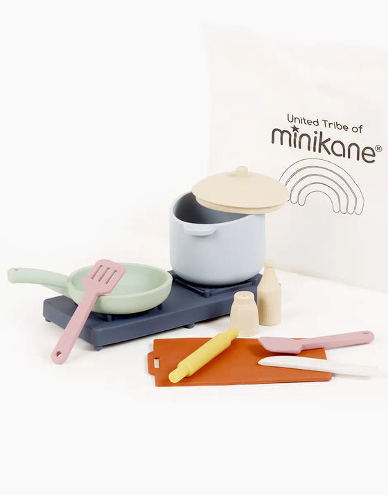 Set dînette en silicone pour enfant – jouet imitation cuisine Minikane.