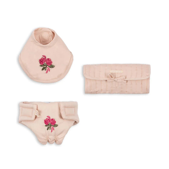 Set puériculture poupée Cameo Rose Konges Slojd avec bavoir, lange et couche