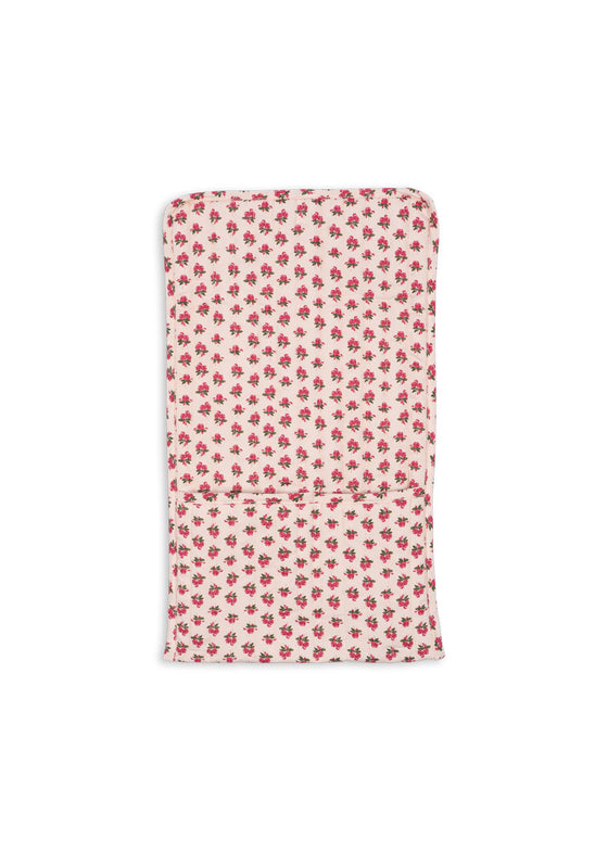Set puériculture poupée Rosie Rose Konges Slojd avec bavoir, couche et lange