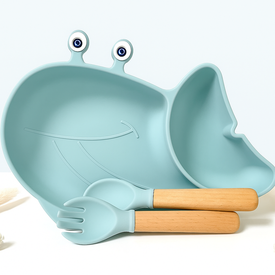 Set repas en silicone à ventouse et couverts en bois, baleine bleu ciel, les petits citrons.