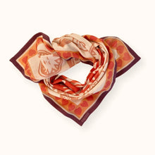  Petit foulard carré Mamavida Mummy Fire Apaches – cœurs rouges et bord bordeaux