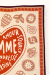 Petit foulard carré Mamavida Mummy Fire Apaches – cœurs rouges et bord bordeaux