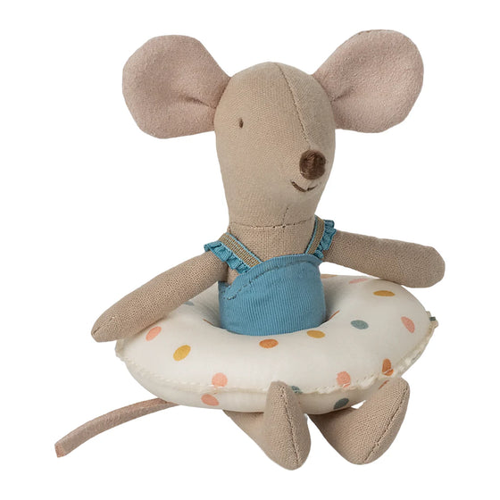 Souris Maileg Petite Sœur avec bouée à pois multicolores – jouet textile 11 cm