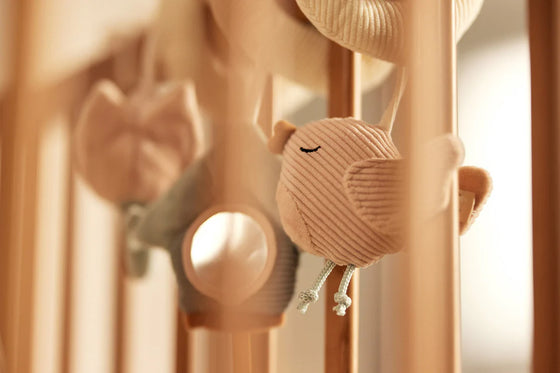 Spirale d’activités bébé Jollein Lovely Birds – jouet sensoriel en tissu pour poussette avec oiseau, fleur et miroir