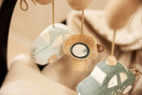 Spirale d’activités bébé en tissu thème voiture On the Go – Jollein, jouet sensoriel pour poussette, cosy ou arche