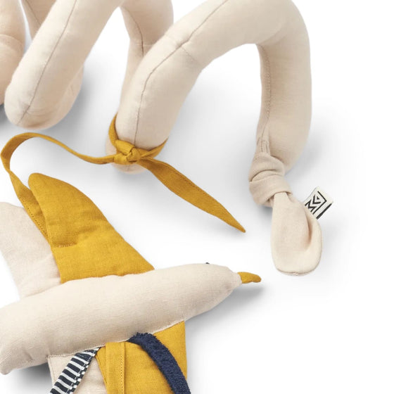 Spirale d'activités sensorielle Wira pour bébé de la marque Liewood.