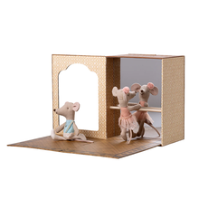  Studio de danse Maileg avec petite sœur et petit frère souris, miroir et barre de danse