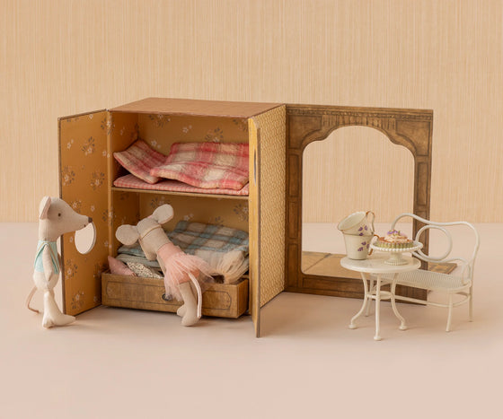 Studio de danse Maileg avec petite sœur et petit frère souris, miroir et barre de danse