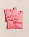 T-shirt femme en coton biologique framboise avec message "Le Bisou Magique" – Émoi Émoi