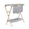 Table à langer Fleur Rosier pour poupées Konges Slojd avec étagère et housse fleurie bleue