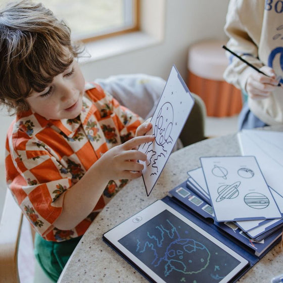 Tablette à dessin bleu nuit Kidydraw Mini Galaxie – Kidywolf, avec illustrations spatiales