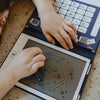 Tablette à dessin bleu nuit Kidydraw Mini Galaxie – Kidywolf, avec illustrations spatiales
