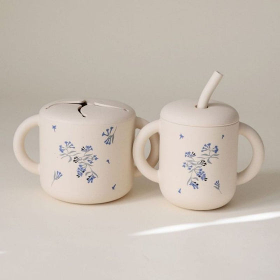 Tasse à paille Mushie Lilac Flowers en silicone avec poignées pour bébé