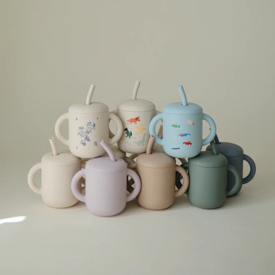 Tasse avec anses et paille en silicone motif baleine Mushie - sans BPA