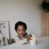 Tasse d’apprentissage avec anses et bec verseur en plastique PP ivoire Mushie – Concept store famille