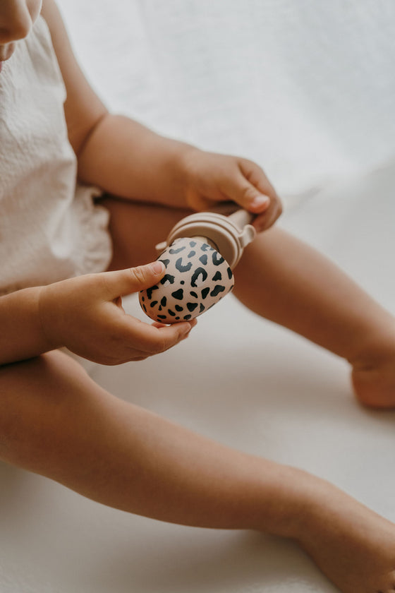 Tétine grignoteuse motif léopard Zakuw pour bébé – alimentation et dentition