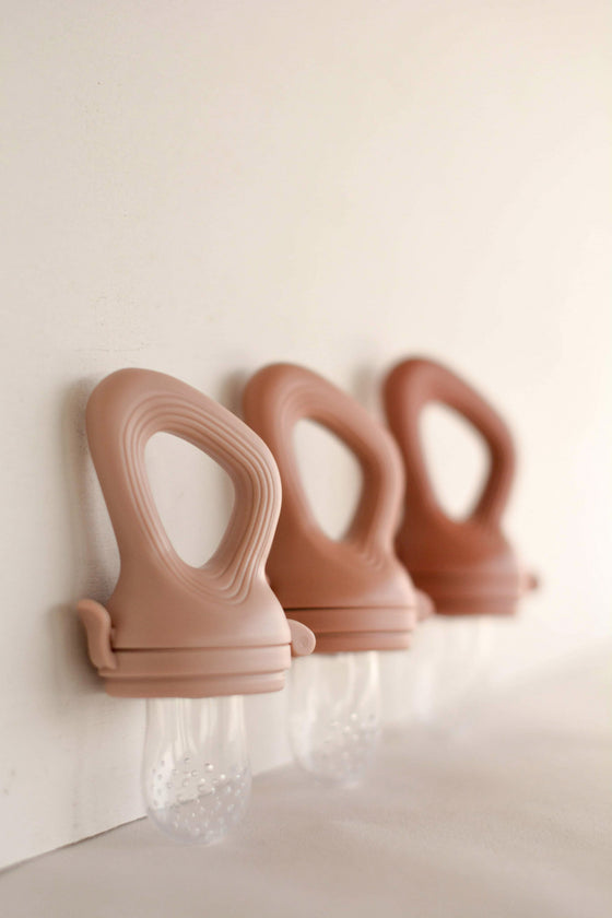 Tétine grignoteuse bébé en silicone couleur caramel Zakuw