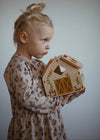 Tiny Barn Mrs Ertha puzzle éducatif ferme avec animaux et formes à encastrer