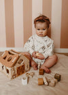 Tiny Barn Mrs Ertha puzzle éducatif ferme avec animaux et formes à encastrer
