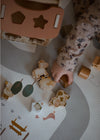 Tiny Barn Mrs Ertha puzzle éducatif ferme avec animaux et formes à encastrer