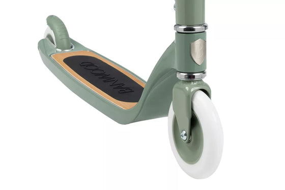 Trottinette 2 roues Banwood vert forêt - trottinette enfant design avec panier en osier