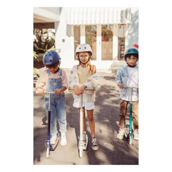 Trottinette enfant 2 roues blanche Banwood avec panier en osier – design rétro et robuste