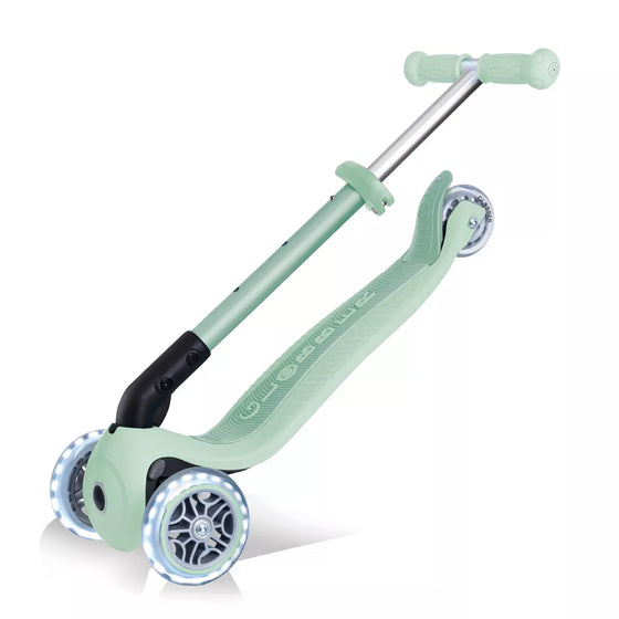 Trottinette 3 roues lumineuses vert pistache Globber