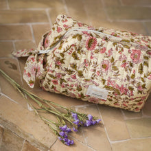  Trousse de toilette Bellemme Belize imprimé floral rose sur fond écru, coton matelassé, modèle artisanal élégant et spacieux