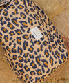 Trousse de toilette Bellemme imprimé léopard camel et bleu en coton matelassé, format pratique, idéale pour voyages ou salle de bain