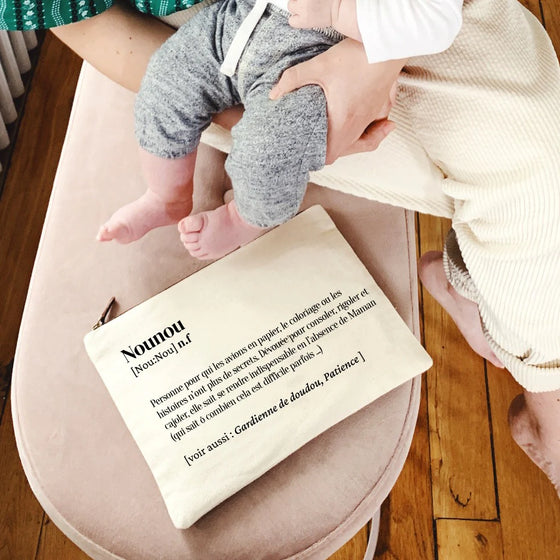 Trousse avec définition humoristique de Nounou - idée cadeau nounou
