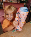 Trousse Hello Hossy Flore rose à imprimé floral avec fermeture blanche et extrémités bleu ciel