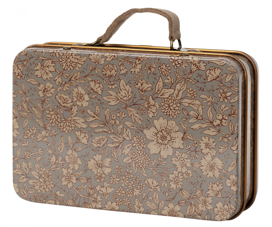 Valise avec accessoires pour chiot rose Maileg.
